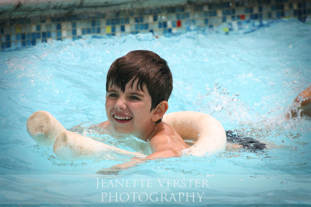 swimming-with-pool-noodle
